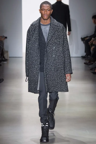 Look 16